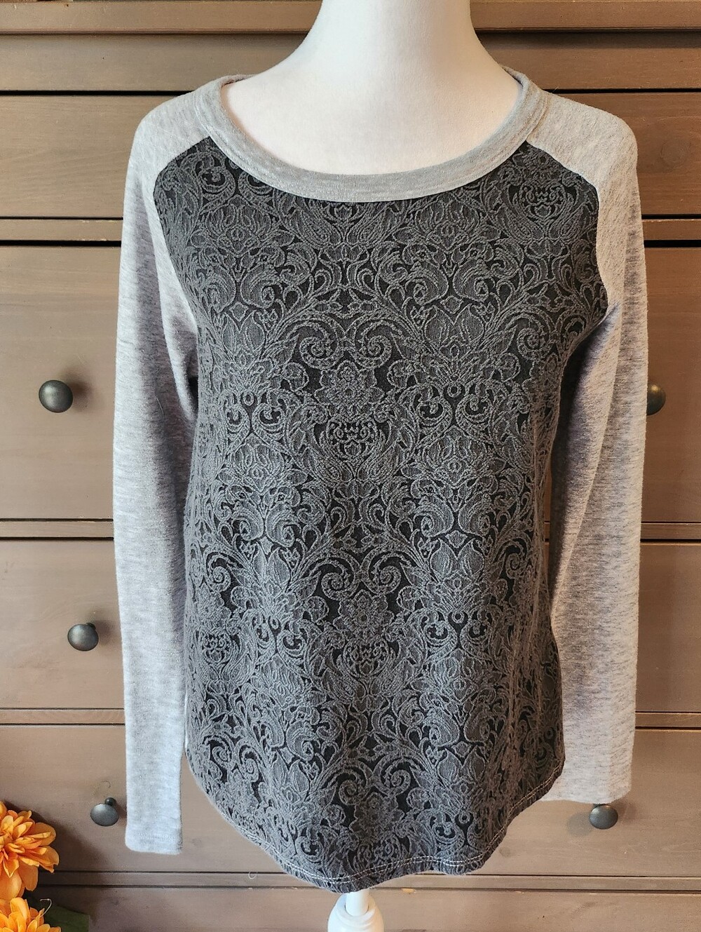 Harlowe & Graham Gray Raglan Long-Sleeve Top , textured front panel